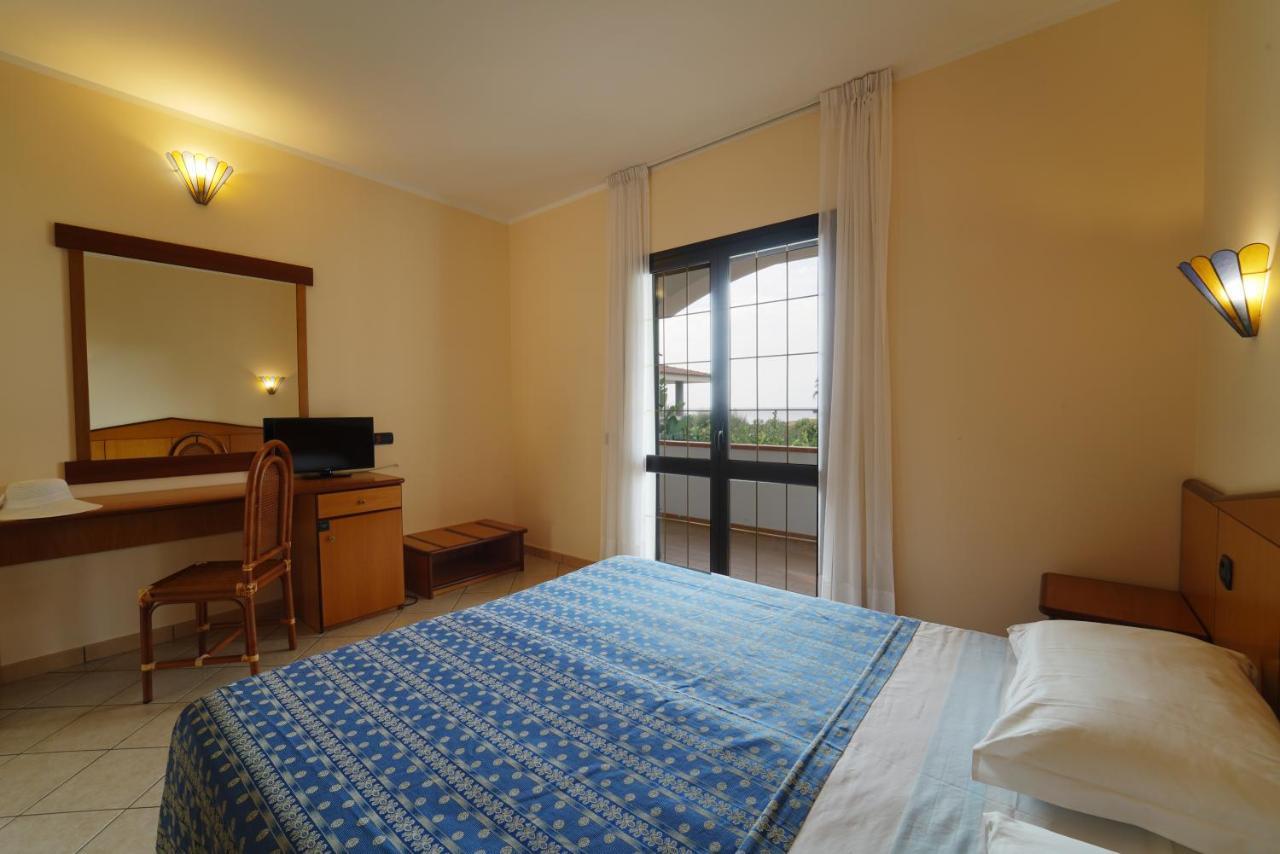 Villaggio Torre Ruffa Robinson Capo Vaticano Phòng bức ảnh